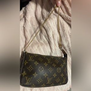 LV Pochette Accessoires Bag